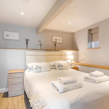 4 Bed In Oc-llh41 Holiday home
